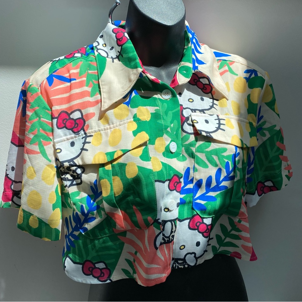 Shein x Hello Kitty Tropical Theme Cropped Shirt
